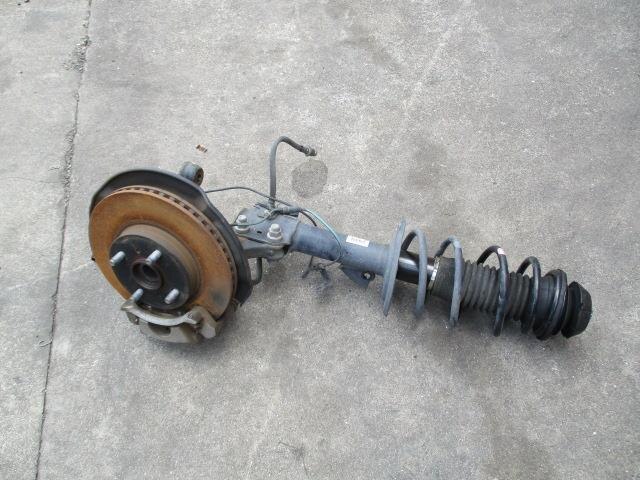 Front Right Strut Assembly TOYOTA Porte 2013 DBA-NCP141 — photo 1