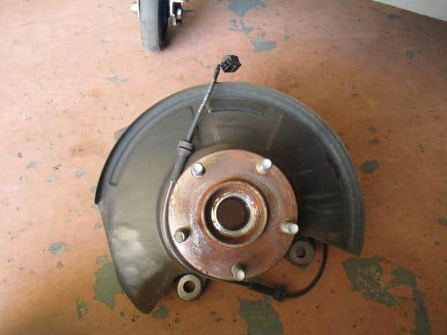 Front Right Knuckle Hub Assembly NISSAN Elgrand 2012 DBA-PE52 — photo 1