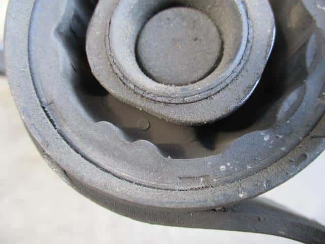 Front Left Lower Control Arm VOLVO Volvo 50 series 2011 CBA-MB4204S — photo 3