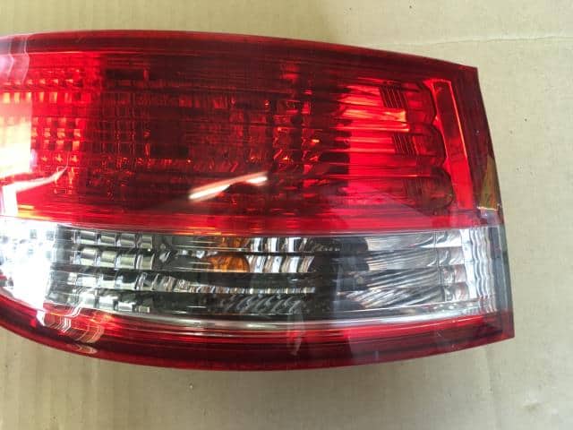 Left Tail Light HONDA Elysion 2004 DBA-RR1 33551SJK003 — photo 2