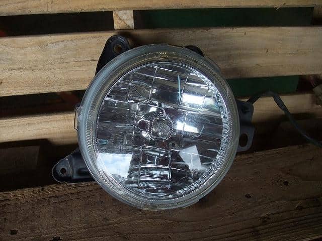 Left Fog Light DAIHATSU Move 2000 GF-L900S — photo 1