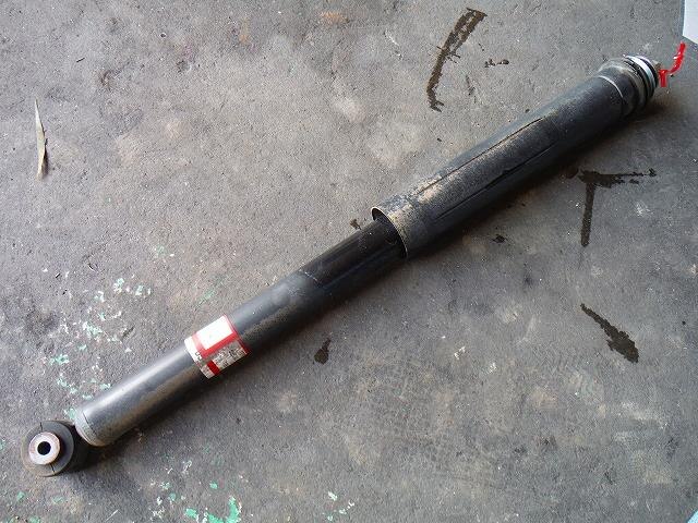 Rear Left Shock Absorber TOYOTA Ractis 2011 DBA-NCP120 — photo 1