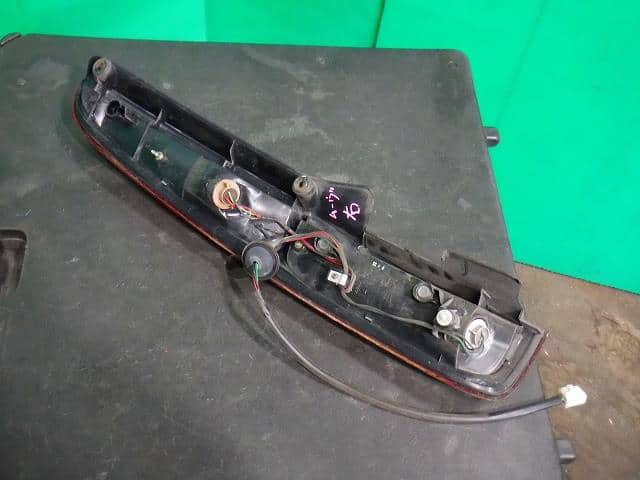Right Tail Light DAIHATSU Move 2001 UA-L900S — photo 2