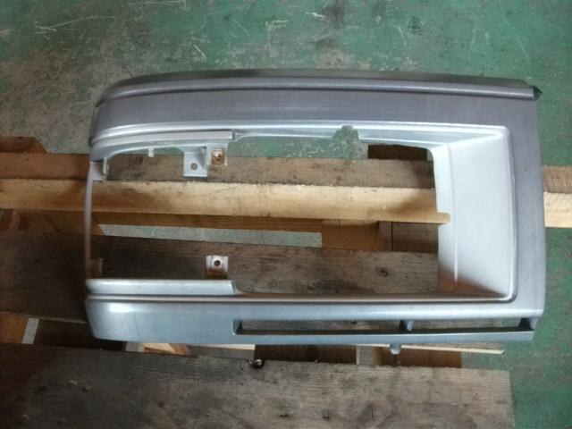 Right Headlight Bezel NISSAN Caravan Van 1994 E-FEGE24 — photo 1