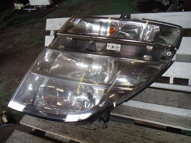 Left Headlight NISSAN Elgrand 2002 UA-E51 — photo 2