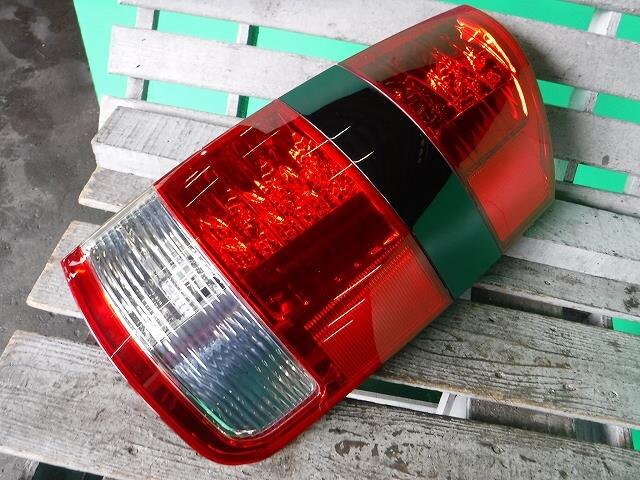 Right Tail Light TOYOTA Noah 2005 CBA-AZR60 — photo 2