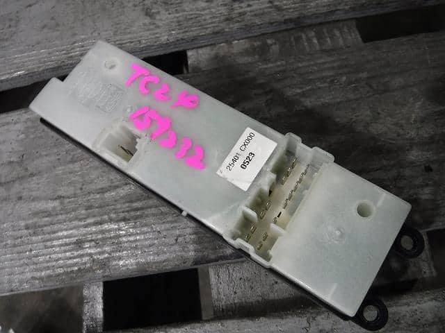 Power Window Switch NISSAN Serena 2003 UA-TC24 — photo 2