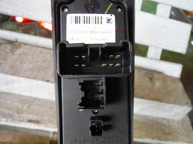 Power Window Switch MAZDA Axela 2007 DBA-BK5P B32H66350 — photo 3