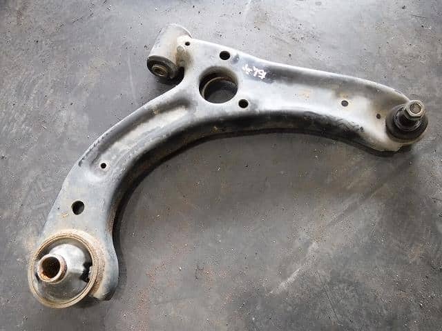 Front Right Lower Control Arm DAIHATSU Move 2008 DBA-L175S — photo 1