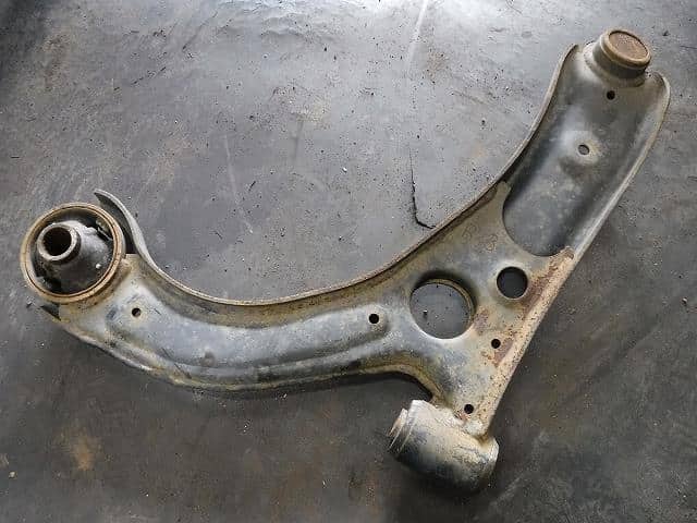 Front Right Lower Control Arm DAIHATSU Move 2008 DBA-L175S — photo 2