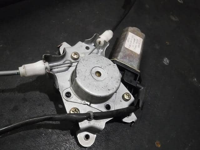 Front Right Door Regulator NISSAN Primera 1995 E-HP11 8273015U02 — photo 4