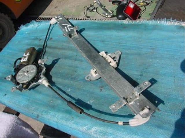 Front Left Door Regulator NISSAN Terrano 1996 KD-PR50 807310W205 — photo 1