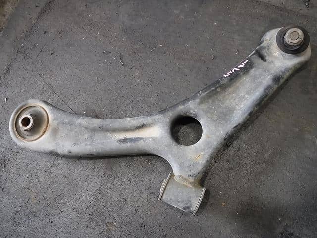 Front Left Lower Control Arm SUZUKI Alto 2010 DBA-HA25S 4520285K00 — photo 1