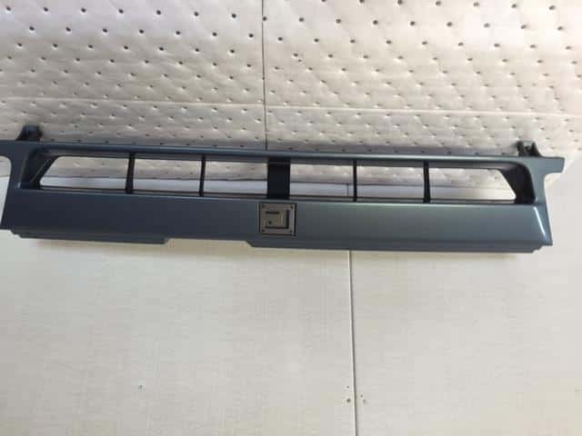 Radiator Grille NISSAN Cube 2000 GH-AZ10 — photo 1