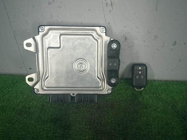 Engine Control Unit SUZUKI Spacia 2020 5AA-MK53S 3391079R30 — photo 2