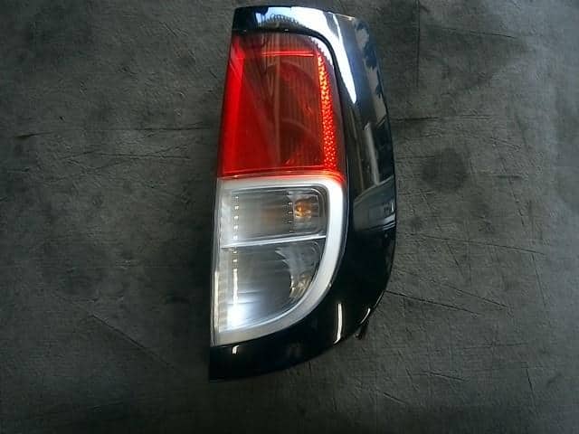Right Tail Light NISSAN Moco 2006 DBA-MG22 — photo 1