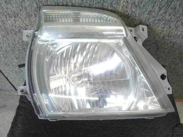 Right Headlight ISUZU Como 2006 LC-JVPE25 5861388070 — photo 1
