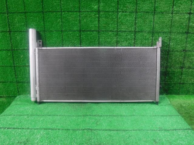 Condenser TOYOTA Prius Alpha 2013 DAA-ZVW41 — photo 1
