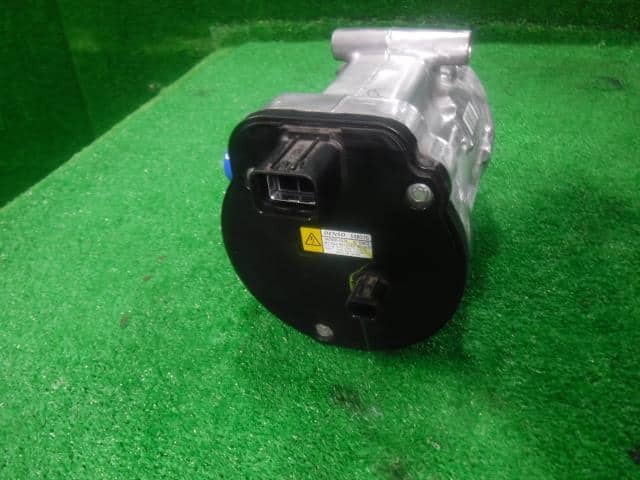 A/C Compressor TOYOTA Camry 2018 DAA-AXVH70 — photo 3
