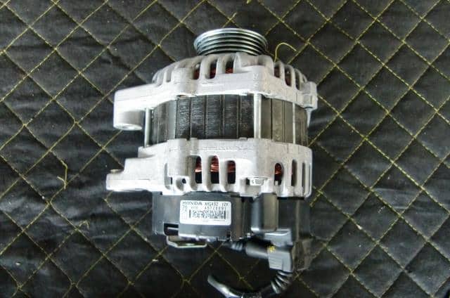 Alternator HONDA Fit 2015 DBA-GK3 — photo 1