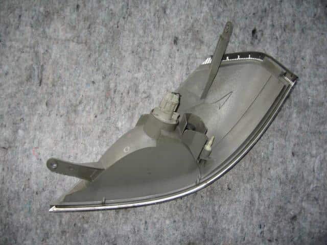 Right Side Marker Light NISSAN Serena 2003 UA-TC24 — photo 2