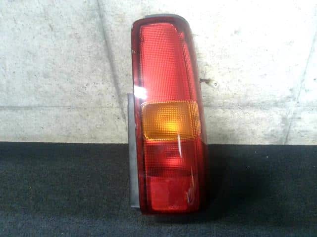Right Tail Light SUZUKI Jimny 2000 TA-JB23W 3565081A00 — photo 1