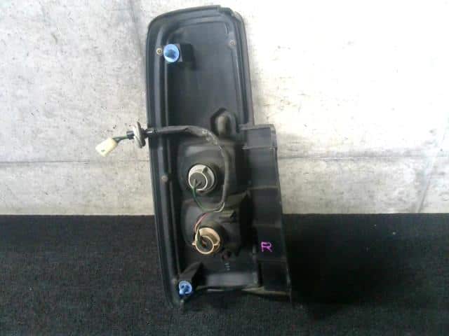 Right Tail Light SUZUKI Jimny 2000 TA-JB23W 3565081A00 — photo 2