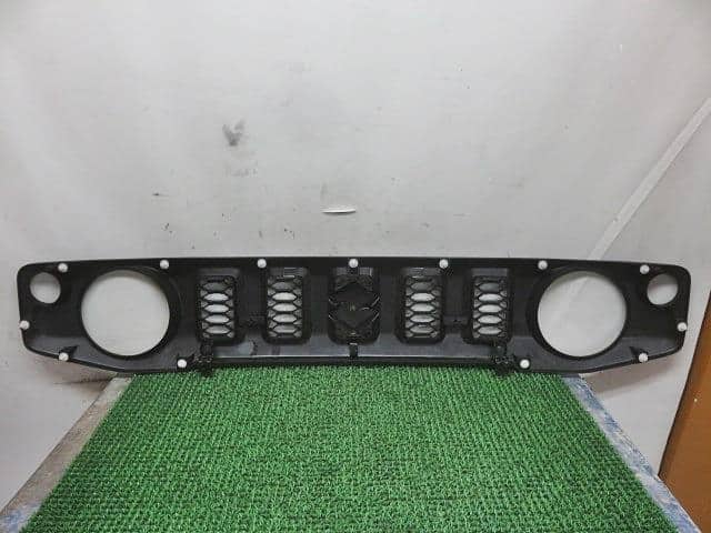 Radiator Grille SUZUKI Jimny 2018 3BA-JB64W — photo 2
