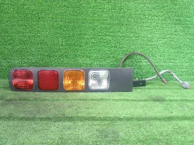 Left Tail Light NISSAN Cube 2004 UA-BGZ11 — photo 1