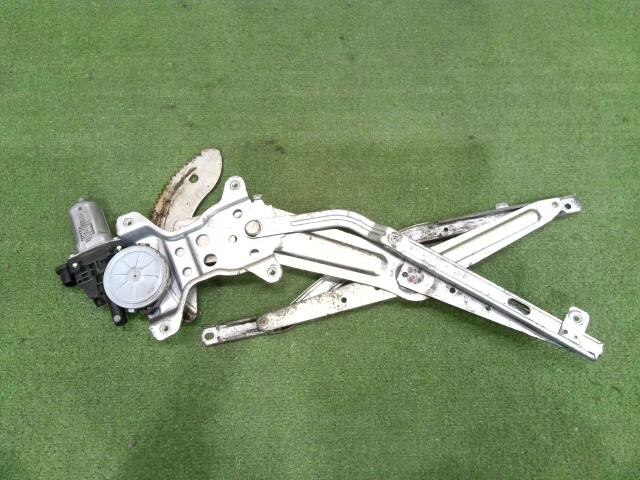 Front Right Door Regulator TOYOTA Dyna 2006 BDG-XZU504 6980137050 — photo 1