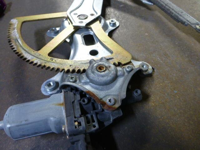 Rear Left Door Regulator TOYOTA Wish 2003 UA-ZNE10 — photo 2