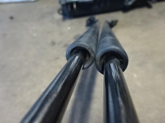 Tail Gate Damper TOYOTA Ractis 2007 DBA-SCP100 — photo 2