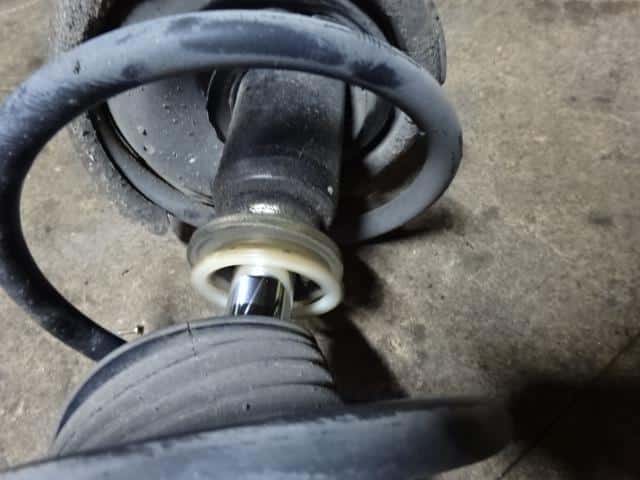 Front Right Strut NISSAN Elgrand 2002 UA-E51 — photo 2
