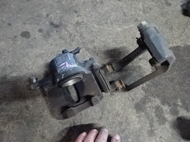 Front Left Caliper TOYOTA Mark II 2001 TA-GX110 — photo 1
