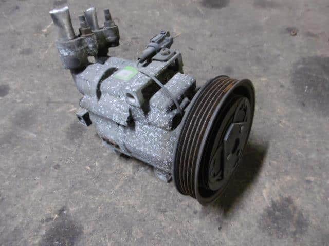 A/C Compressor NISSAN March 2002 UA-AK12 — photo 1