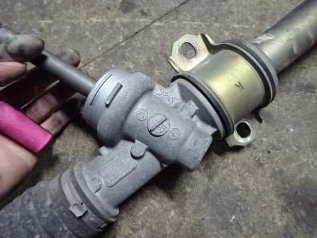 Power Steering Rack and Pinion Assembly SUBARU R2 2004 CBA-RC1 — photo 2