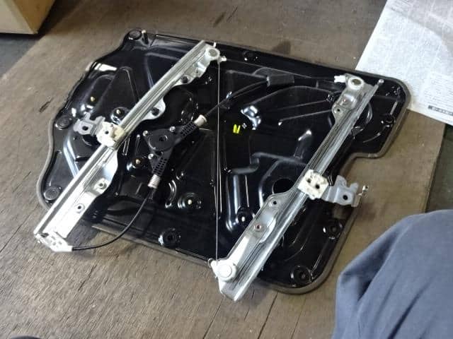 Front Left Door Regulator NISSAN Fuga 2005 CBA-Y50 — photo 1
