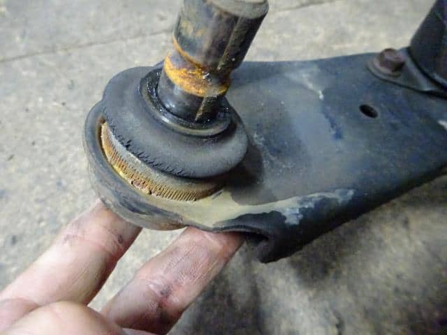 Front Left Lower Control Arm MAZDA Axela 2005 DBA-BK5P B32H34350B — photo 2