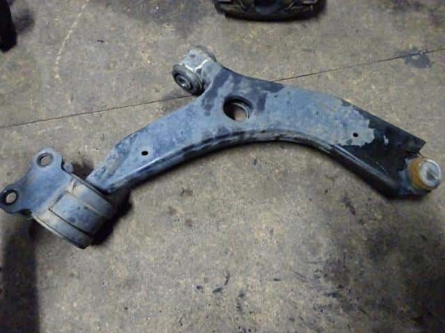 Front Left Lower Control Arm MAZDA Axela 2005 DBA-BK5P B32H34350B — photo 3