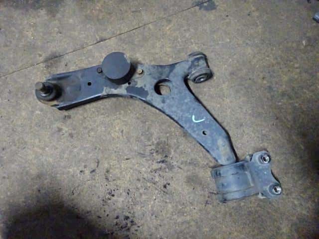 Front Left Lower Control Arm MAZDA Axela 2005 DBA-BK5P B32H34350B — photo 1
