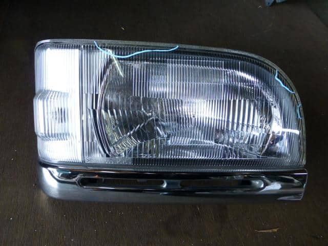 Right Headlight MITSUBISHI Minicab 1996 V-U43V — photo 1