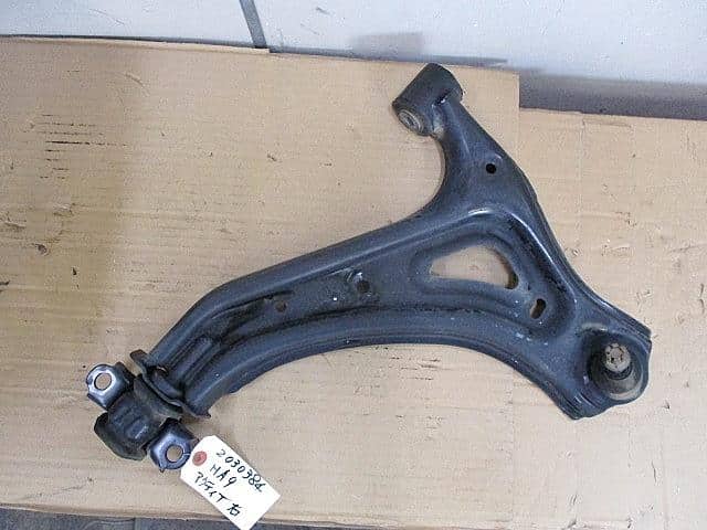 Front Right Lower Control Arm HONDA Acty 2014 EBD-HA9 — photo 1