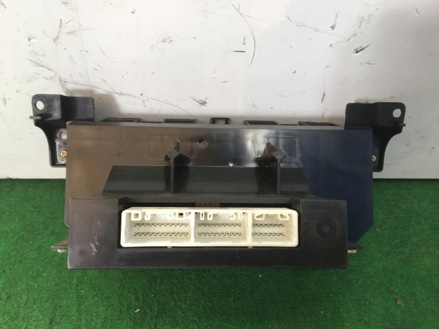 A/C Control Panel TOYOTA RAV4 2004 CBA-ACA21 — photo 3