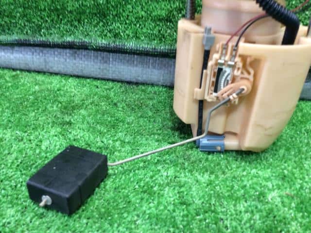 Fuel Pump MAZDA Demio 2005 DBA-DY5W ZJ201335ZA — photo 2