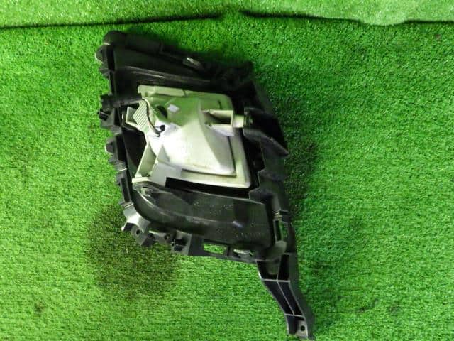 Left Fog Light MAZDA MPV 2008 DBA-LY3P L52851690B — photo 2