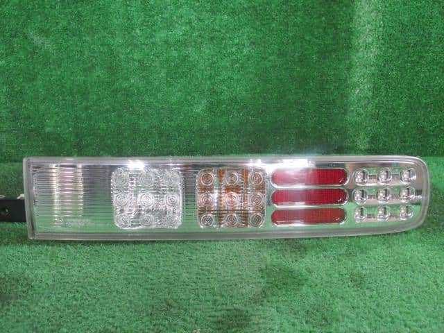Right Tail Light NISSAN Cube 2008 DBA-YGZ11 — photo 1