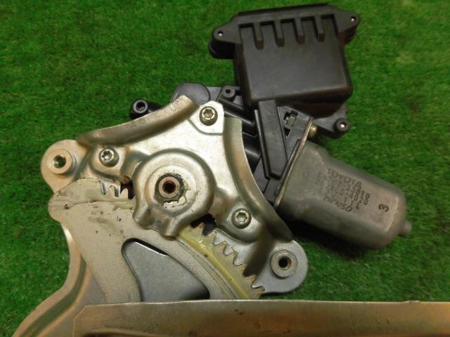 Rear Right Door Regulator TOYOTA Corolla Axio 2009 DBA-ZRE142 — photo 3