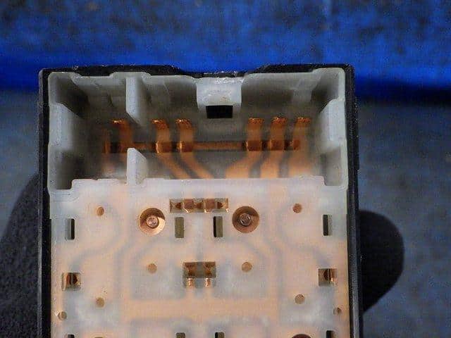 Power Window Switch NISSAN March 2007 ABA-FHZK12 — photo 4