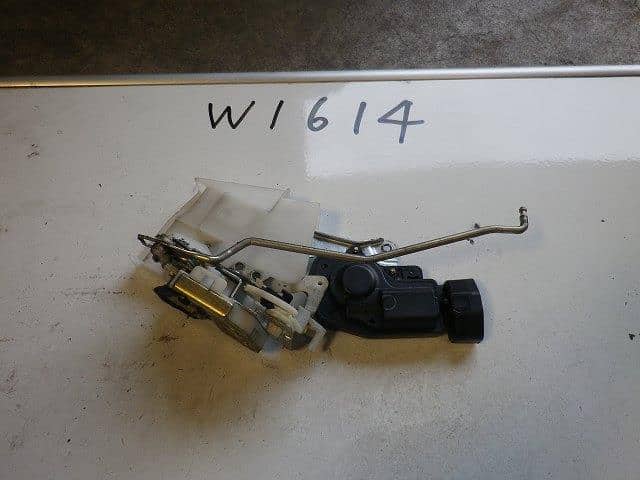 Door Lock Solenoid DAIHATSU Move 2003 LA-L152S 85450B2010 — photo 1