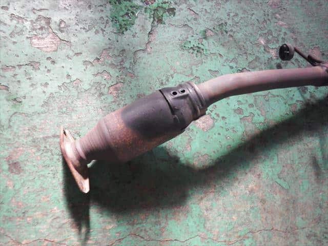 Front Exhaust Pipe TOYOTA Aqua 2012 DAA-NHP10 — photo 2
